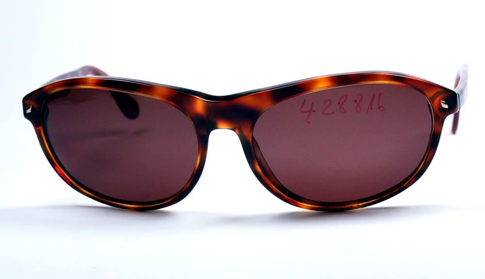 Giorgio Armani Sonnenbrille Modell 811 mit braunen Kunststoffgläsern aus dem Brillenhaus Wilke Hamburg