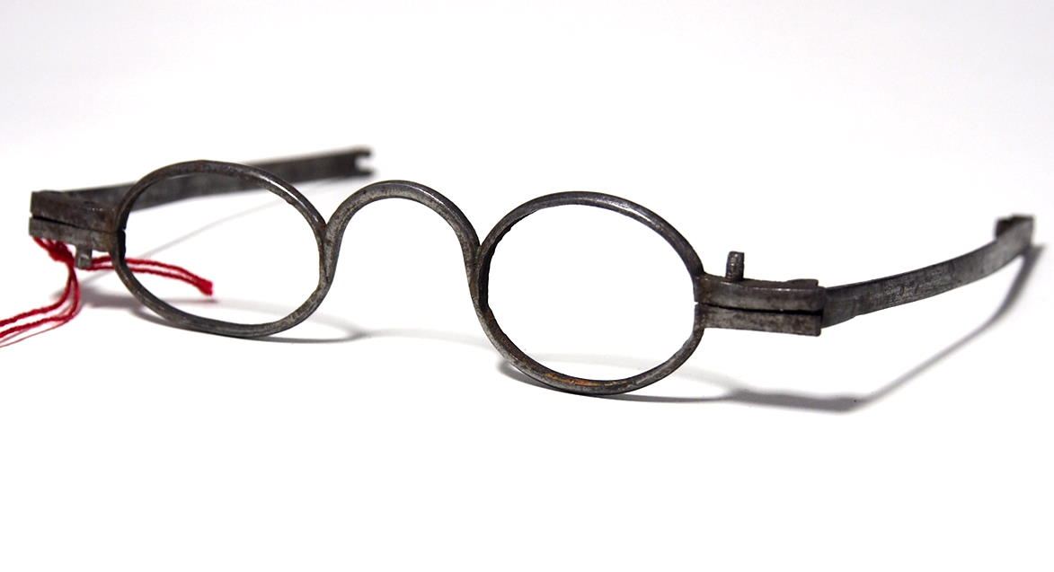 Brille aus dem Brillenmuseum ovale Schläfenbrille 973