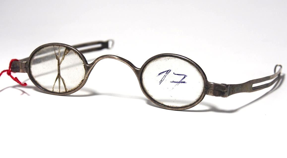 Brille aus dem Brillenmuseum ovale Schläfenbrille 974