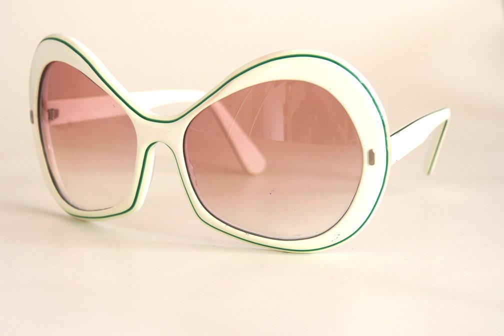 Sonnenbrille der 90er Jahre echt Vintage fabrikneu.