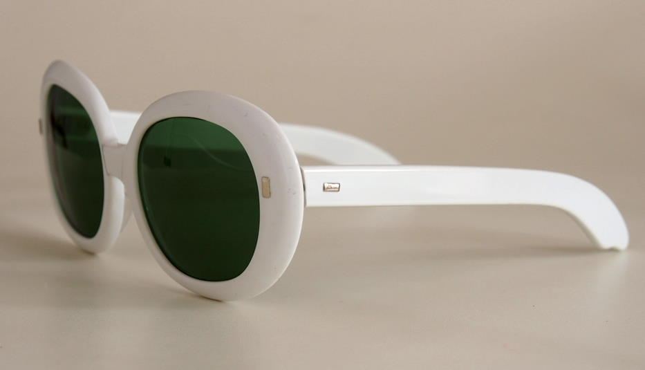 Vintage Sonnenbrille / weiße 90er Jahre Sonnenbrille 36.81KB