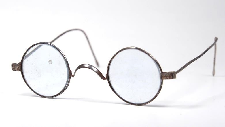 Historische Brille aus dem Ende des 18 Jh. aus dem Brillenmuseum Hamburg 117.9.16
