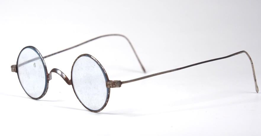 Historische Brille aus dem Ende des 18 Jh. aus dem Brillenmuseum Hamburg 117.9.16