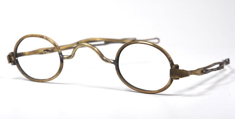 Brille aus dem Brillenmuseum ovale Schläfenbrille aus der Mitte des 19.Jh. Nr.13916