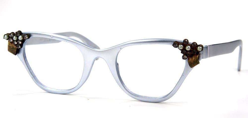 Schmetterlingsbrille, Cateye Brille aus Blockaluminium mit sehr ausgefallenem Decor