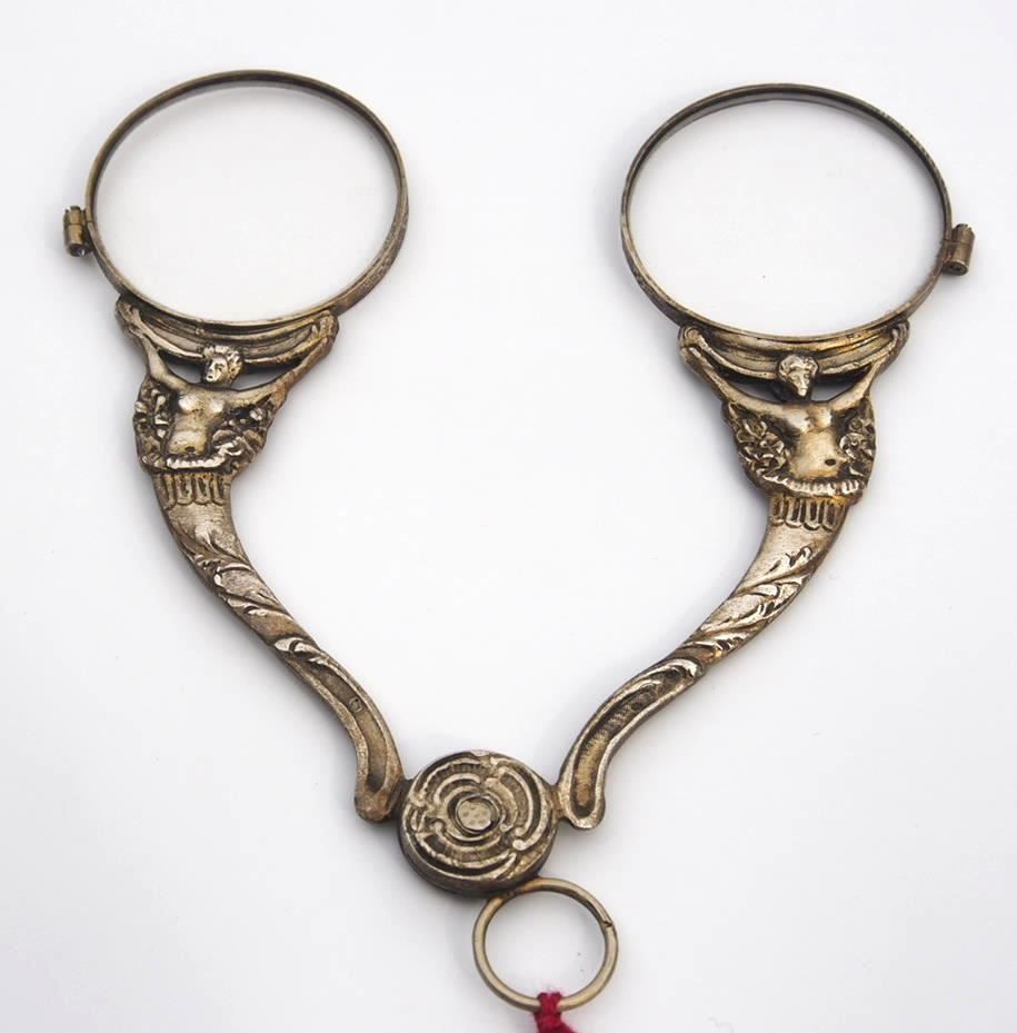 Scherenbrille aus dem Brillen-Museum Hamburg 550 aus dem Brillenmuseum Wilke in Hamburg