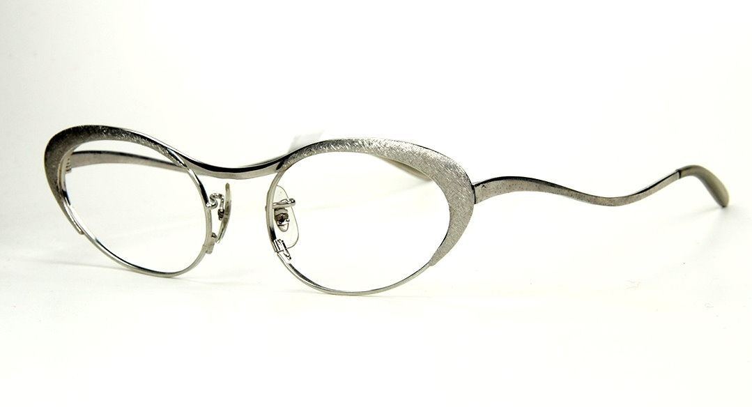 60er Jahre Vintage Damenbrille 19114 ovale Silberbrille.