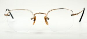 Antike Brille aus den 30er Jahren in Golddoublé mit fein ziseliertem Steg