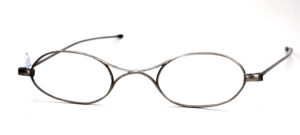Schubert-Brille, Ratsherrenbrille mit Brezelsteg aus der Zeit 1900