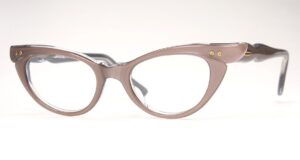 50er Jahre Brille als Schmetterlings- oder Cateyebrille