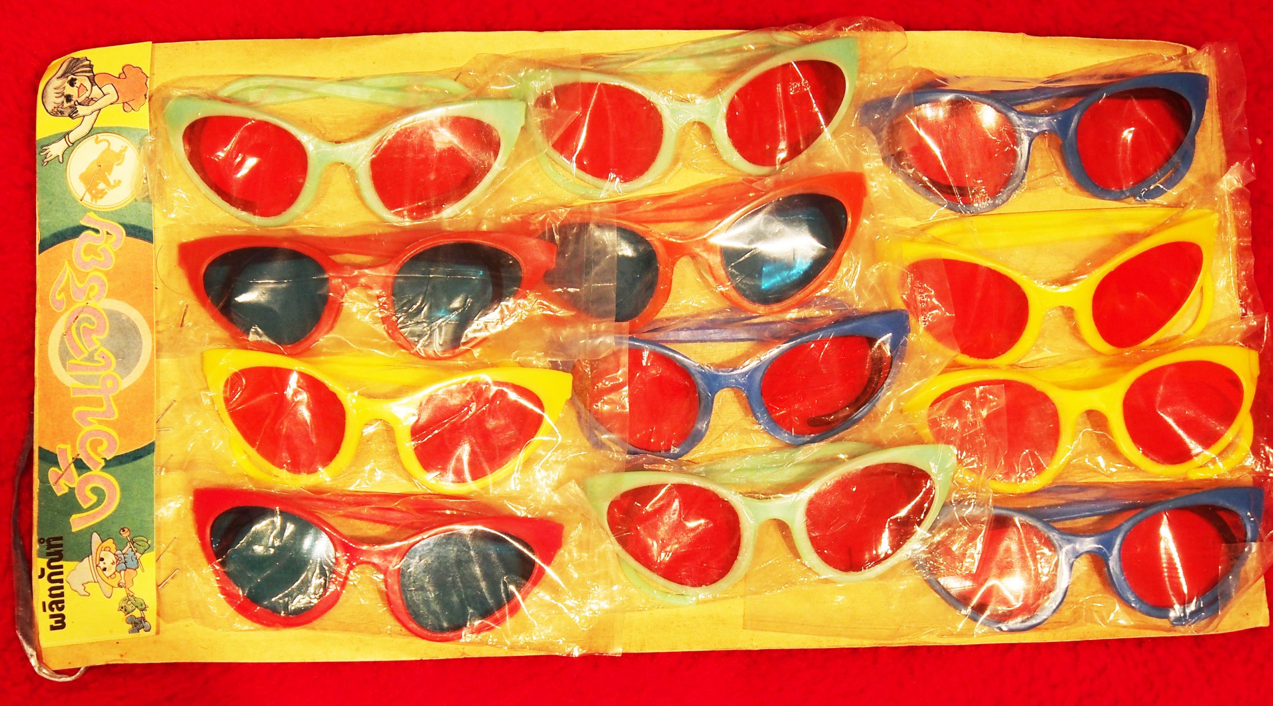 50er Jahre Display mit Kinder Sonnenbrillen