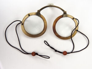Asiatische Fadenbrille aus Horn
