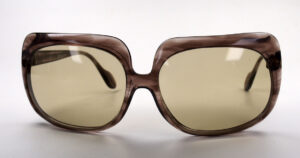 Sehr große Vintagebrille der 70er Jahre, mit leicht getönten Gläsern
