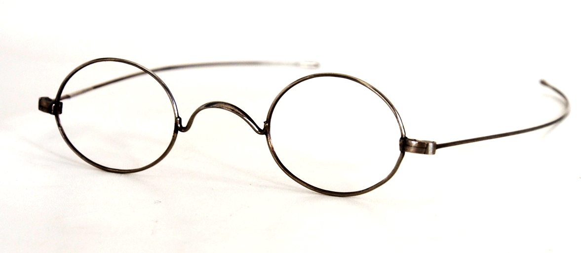 Ovale antike Brille aus Ende des 19. Jahrhunderts