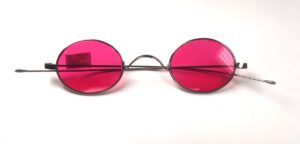 Ovale Schubert Brille, mit W-Steg. Antikbrille, hergestellt um 1900