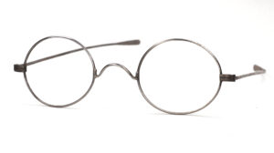 Oval, antike Brille aus dem Ende des 19. Jahrhunderts
