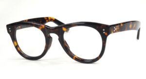 Vintagebrille der 70er Jahre, klassische Form in Havanna