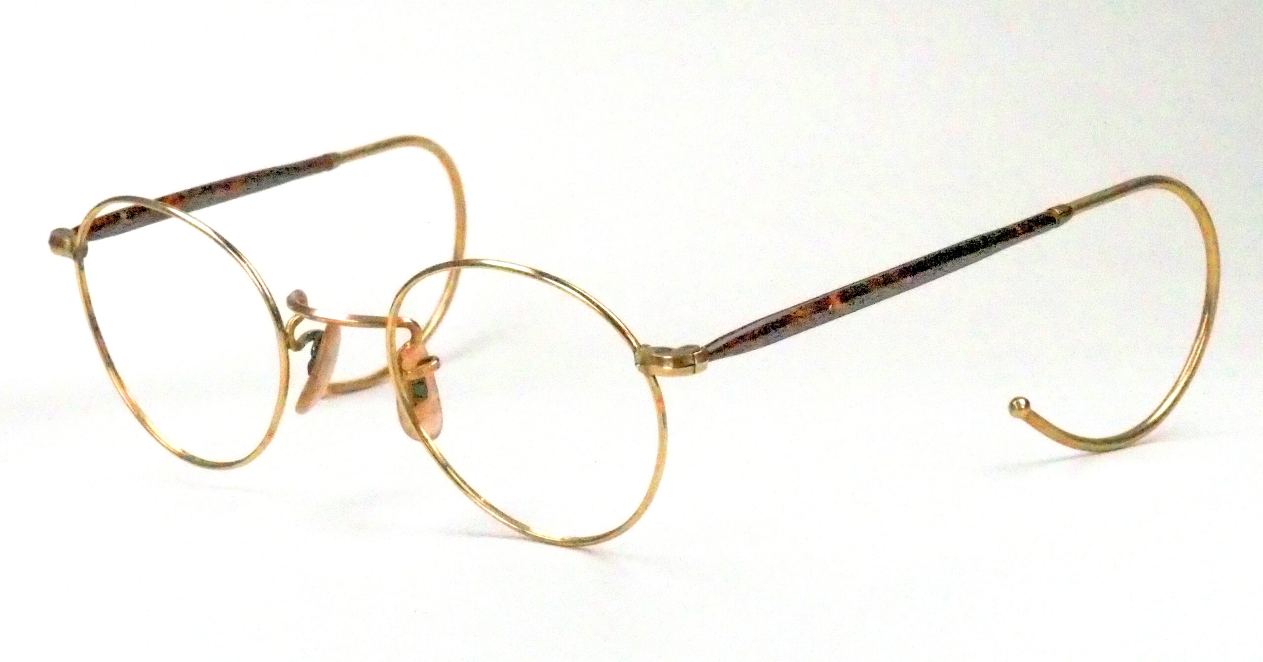 Pantoskopische Vintagebrille der 30er/ 40er Jahre. In 12 Karat Golddoublé mit Seitenstegen – Bild 3