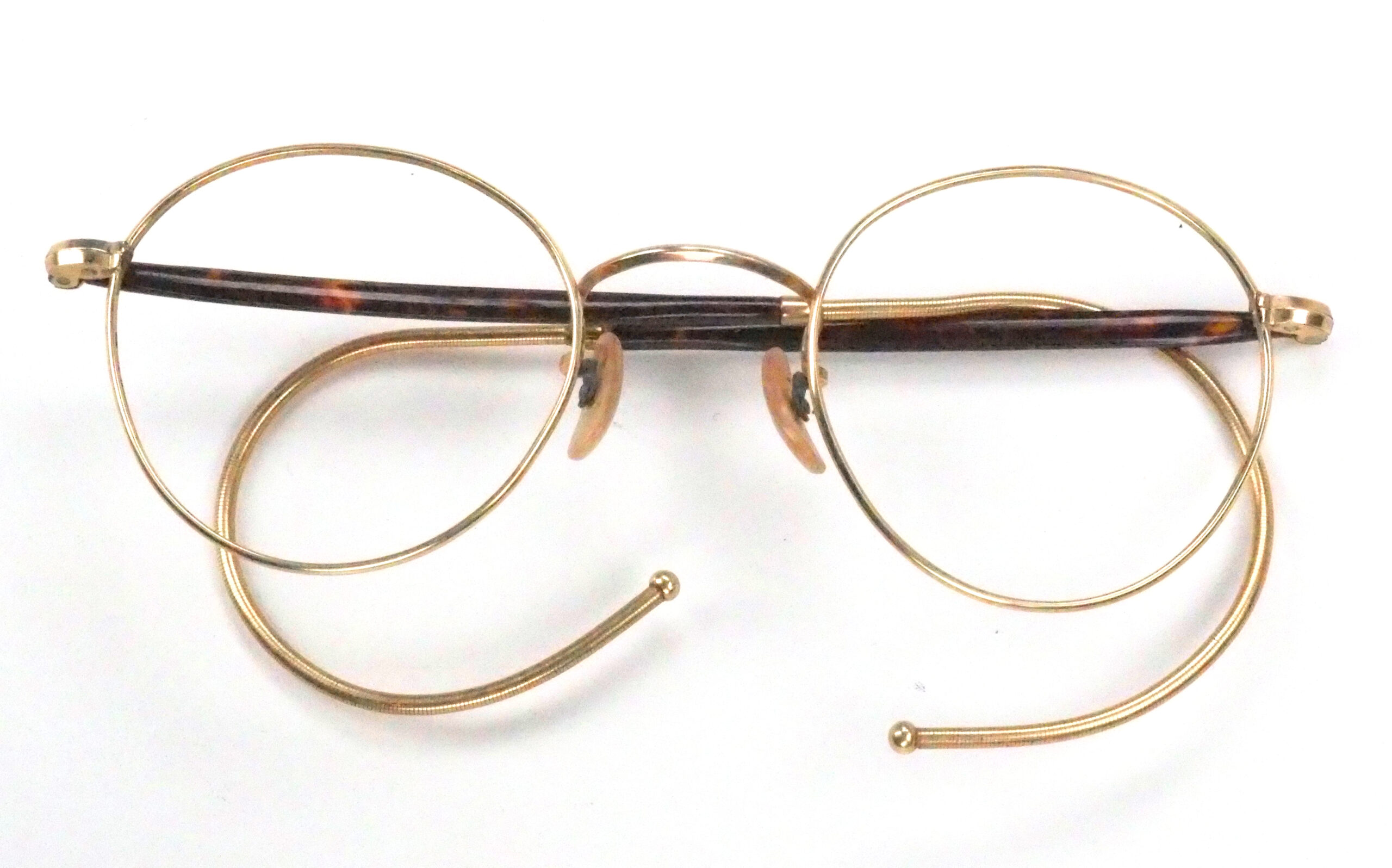 Pantoskopische Vintagebrille der 30er/ 40er Jahre. In 12 Karat Golddoublé mit Seitenstegen – Bild 2