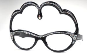 Schmuckbrille, Prinzessinenbrille, Einzelstück mit vielen Strasssteinchen besetzt.