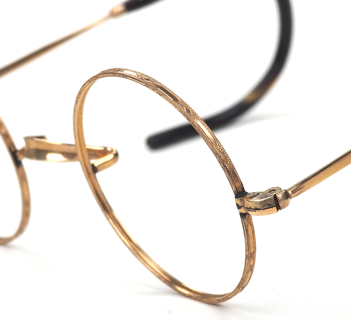 Runde Brille aus Golddoublé mit Sportbügeln aus den 30er Jahren – Bild 3