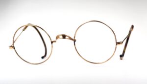 Runde Brille aus Golddoublé mit Sportbügeln, aus den 30er Jahren