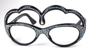 Schmuckbrille, Prinzessinenbrille, Einzelstück mit viel Strass besetzt.