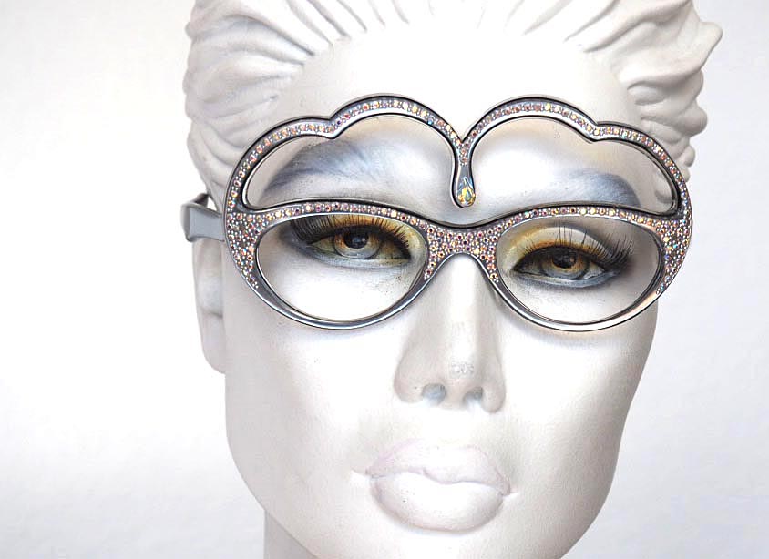 Hochzeitsbrille, Schmuckbrille mit viel Strass, extravatante Brille ein glitzerndes Einzelstück – Bild 4