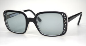 Vintage-Brille der 70er Jahre mit Strasssteinchen und Aplikation
