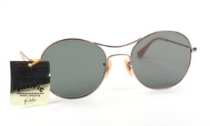Coole Vintage Sonnenbrille der 70er Jahre im Ray-Ban-Look mit flachen Gläsern