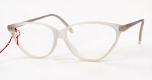 Vintagebrille der 80er Jahre, schöne Cateye Form in kristallmatt