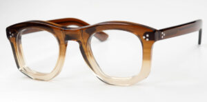 Vintagebrille der 80er Jahre, in halbkaschiertem braun