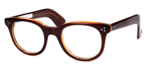 Große Vintagebrille mit Dreipunktnieten der 80er Jahre