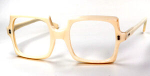 Weiße Vintagebrille aus den Siebziger Jahren, noch fabrikneu