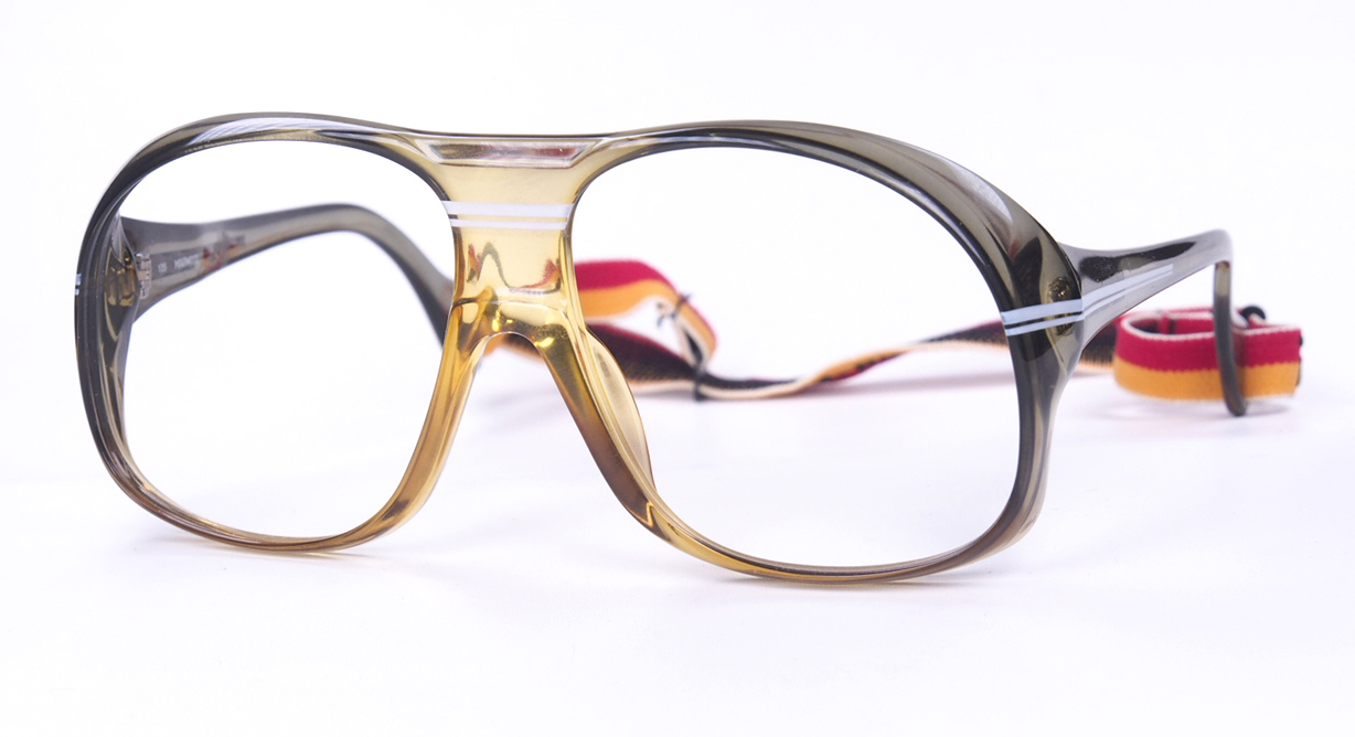 Große ZEISS Vintagebrille der 1970er Jahre, aus Optyl mit Halteband, fabrikneu