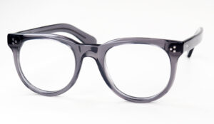 Große Vintagebrille der 80er Jahre in grautransparent