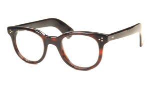 Große Vintagebrille der 80er Jahre in Havanna mit Dreipunktnieten