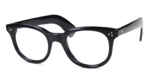 Vintagebrille der 70er Jahre, klassische Form aus schwarzem Acetat