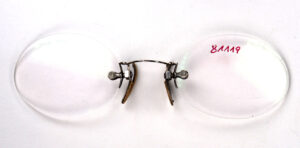 Brillenkneifer, Zwicker, Pincenez, Brillenklemmer. Brille ohne Bügel.